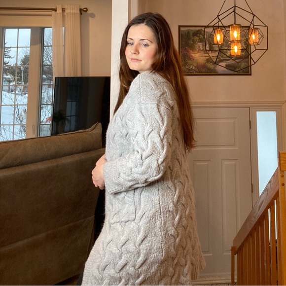 Simple Gray Textured Knit Sweater - Picture 6 of 8